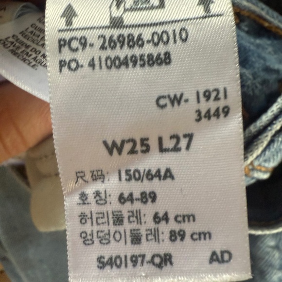 Levi’s High Waisted Mom Jeans | Size 25 x 27 | Medium Wash - Picture 7 of 8